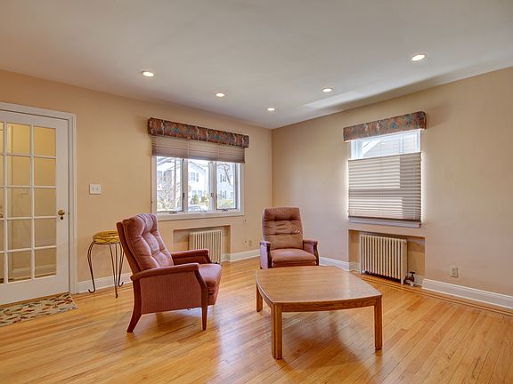 4th image of 27 James St