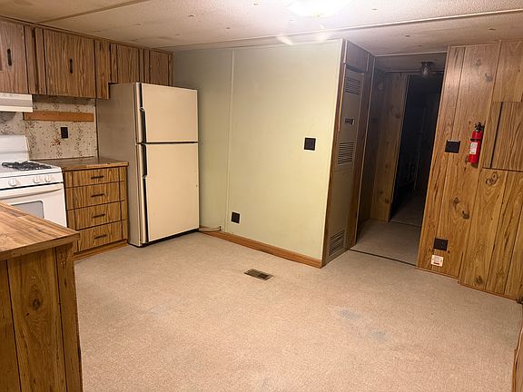 3rd image of 328 N Clay Aly