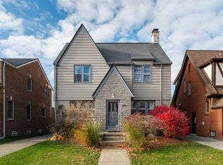 341 McMillan Rd, Grosse Pointe Farms, MI 48236