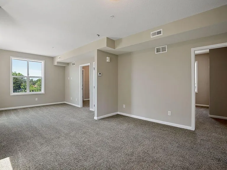 2050 W Broadway Ave — Photo 10