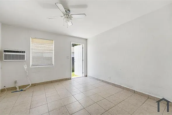 406 NW 7th Ct — Photo 7