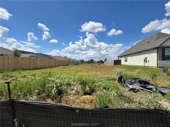 1536 Birdie Ct, Navasota, TX 77868