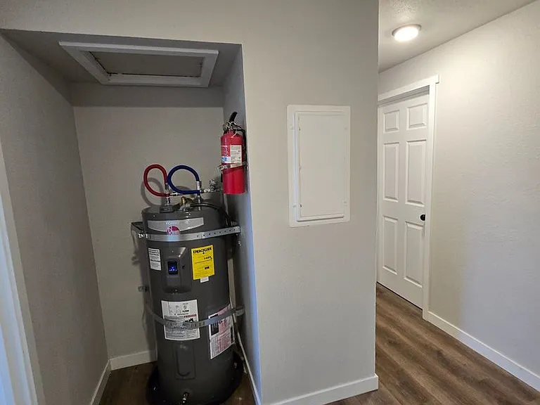 Oak Street Fourplex — Photo 13