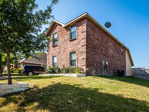 5th image of 937 Oakcrest Dr