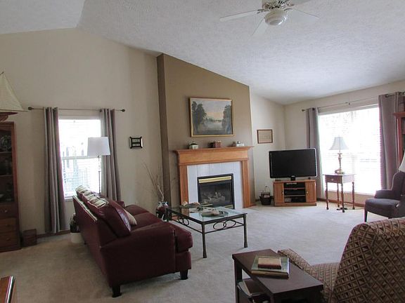 2nd image of 839 Buehler Dr