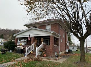 697 Loop Rd, Hollidaysburg, PA 16648