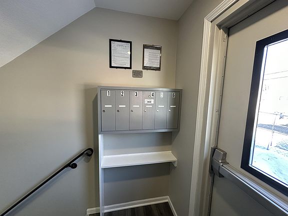 3rd image of 1615 26th Ave N APT 3