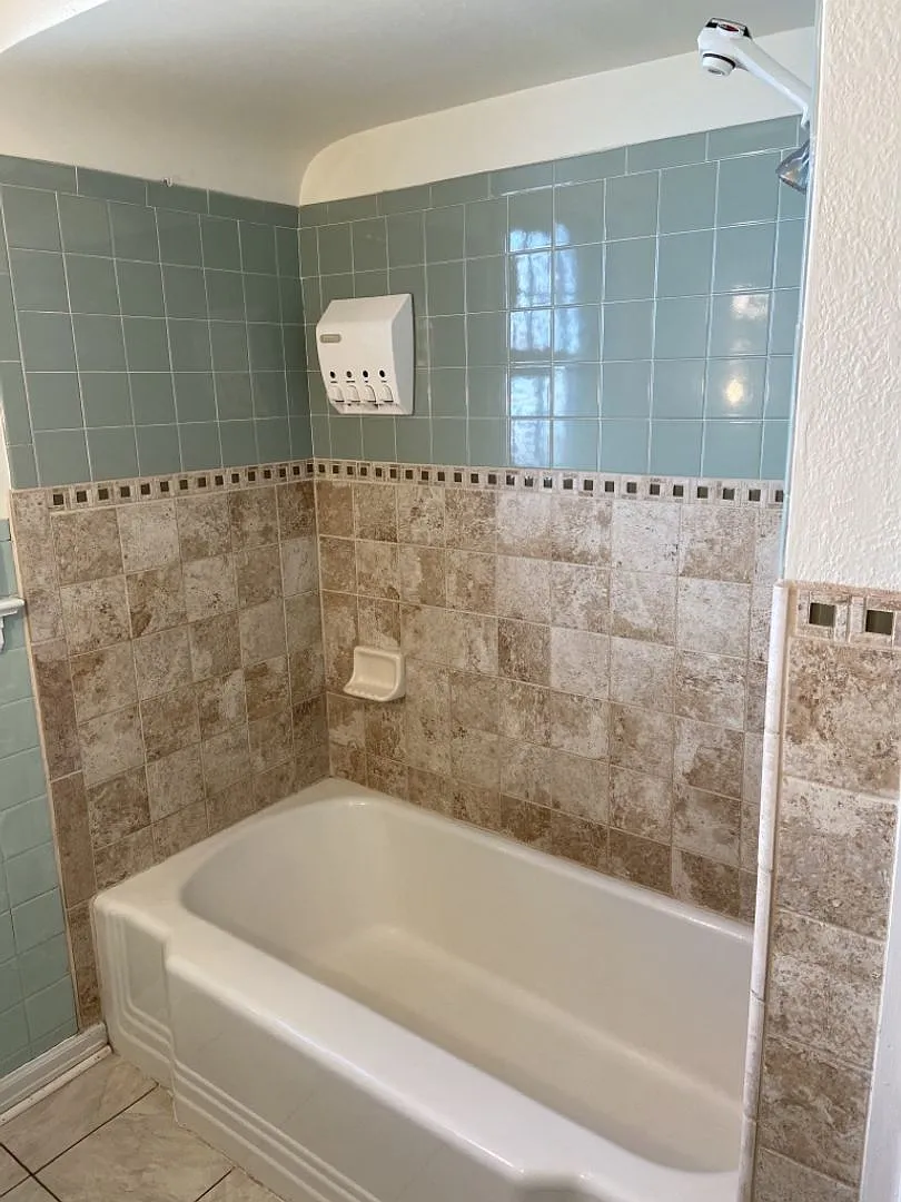 Stunning home on Sheridan for rent! — Photo 3