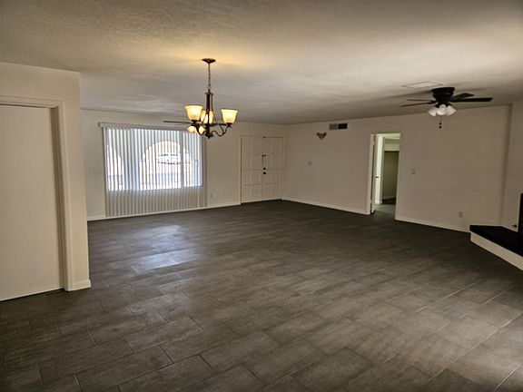 5th image of 2333 E Geneva Dr