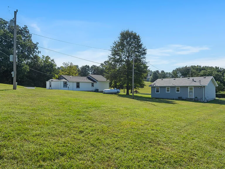 1415 W Inman Rd — Photo 24