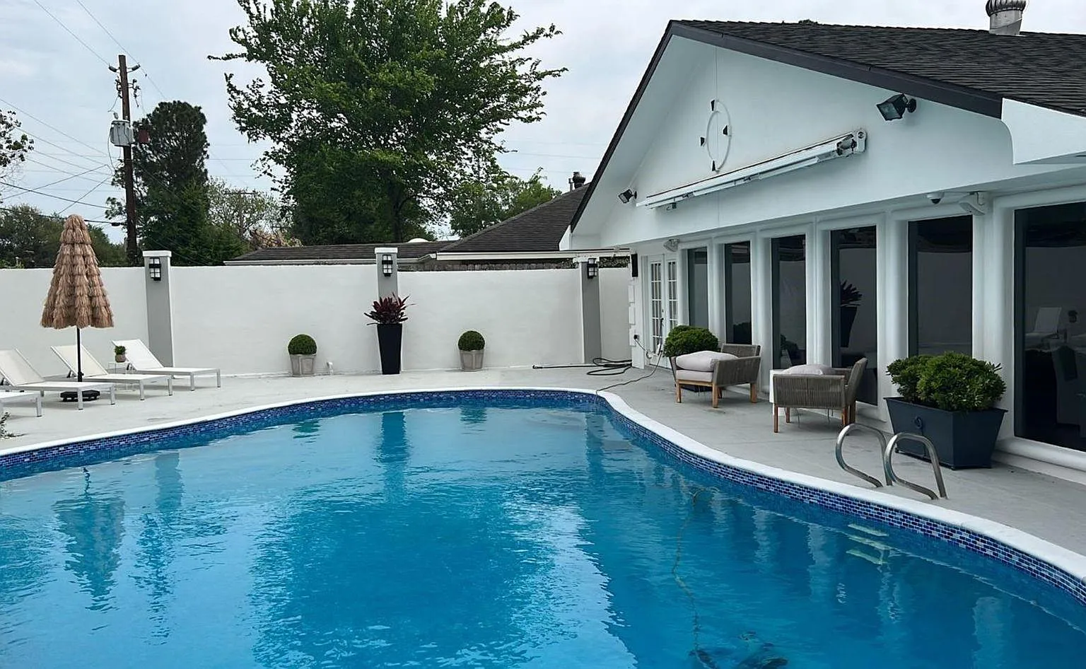 5 bed, 2.0 bath, 2723 sqft, $4,000 — Photo 2