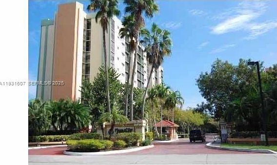 3rd image of 17021 N Bay Rd APT 225