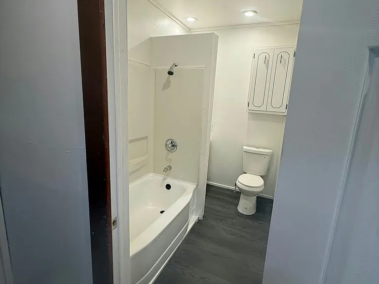 9800 Kennedy Ave — Photo 13