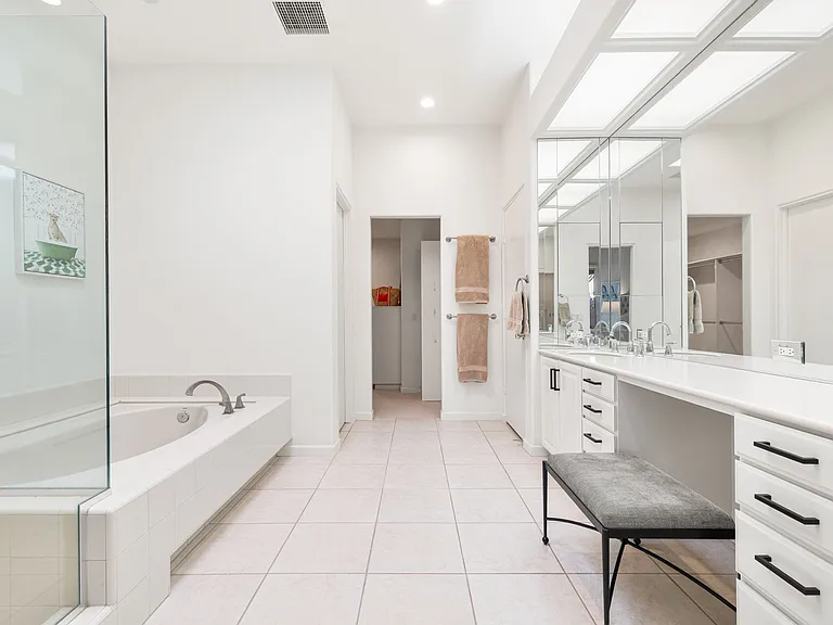 220 Tomahawk Dr — Photo 17
