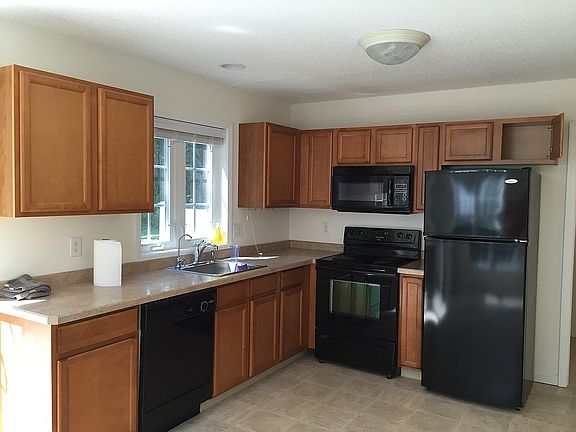 5th image of 9 Sprucewood Ct