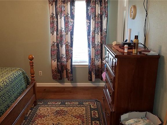 2nd image of 3215 Manchester Dr