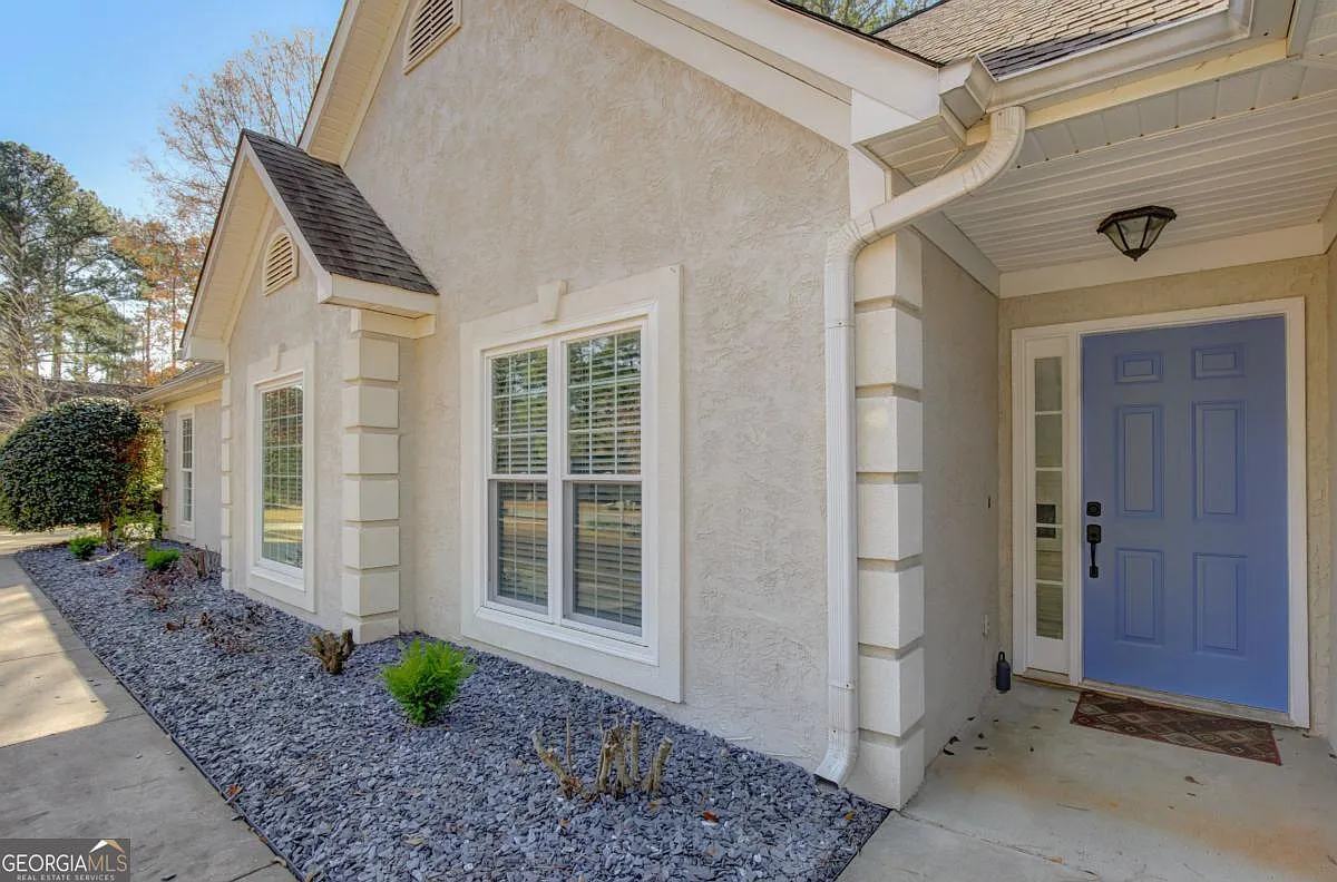 4 bed, 2.0 bath, 1792 sqft, $2,400 — Photo 3