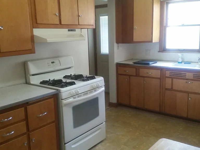 603 E High St — Photo 5