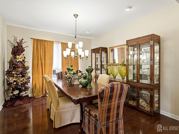 5th image of 21 Heritage Dr