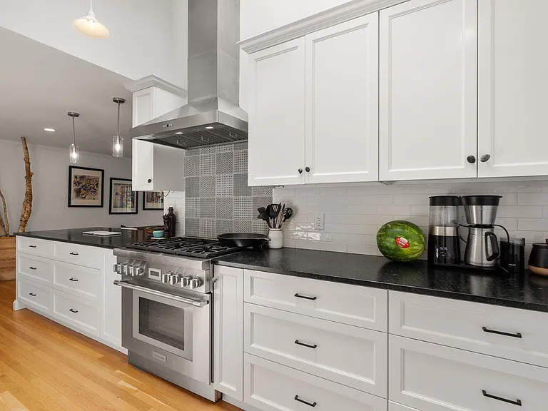 205 Brattle St — Photo 9