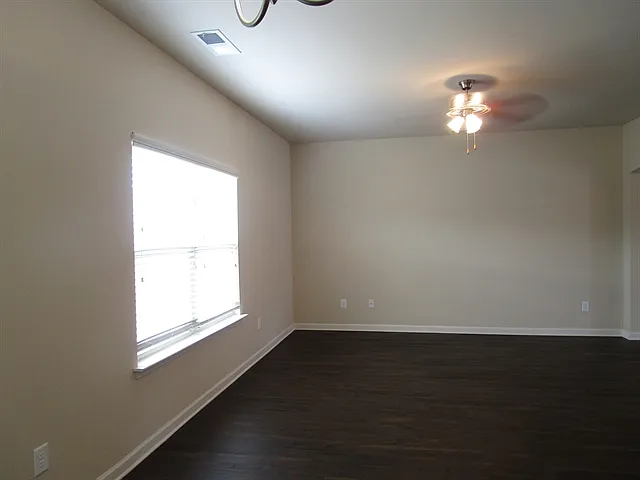 4 bed, 2.5 bath, 2020 sqft, $2,285 — Photo 4
