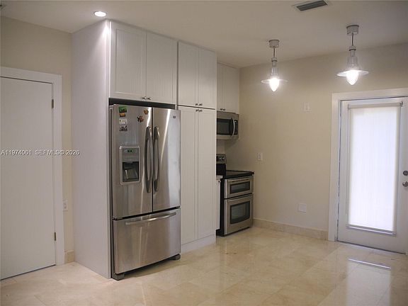 5th image of 1720 SW 22nd Ter