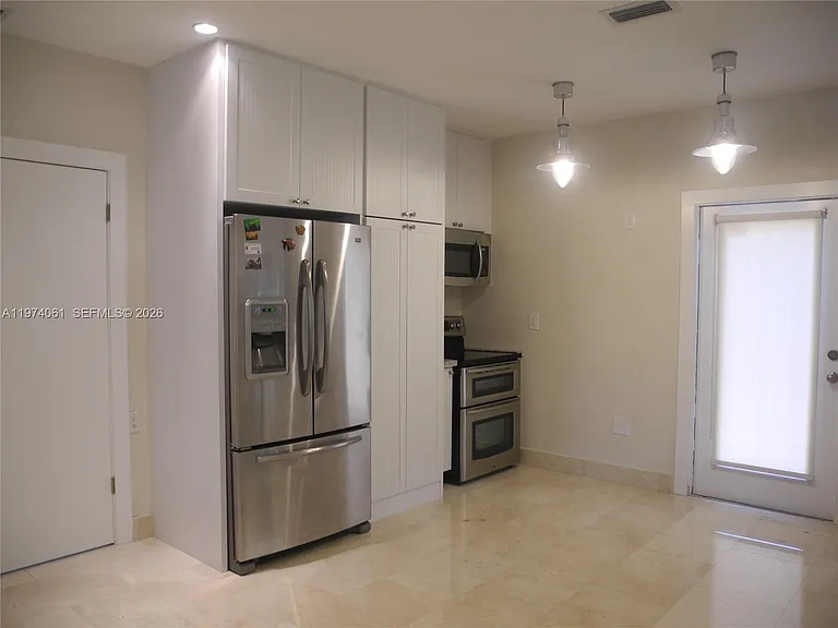 1720 SW 22nd Ter — Photo 5