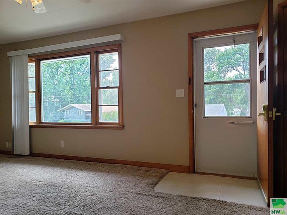 3rd image of 3618 Grandview Blvd