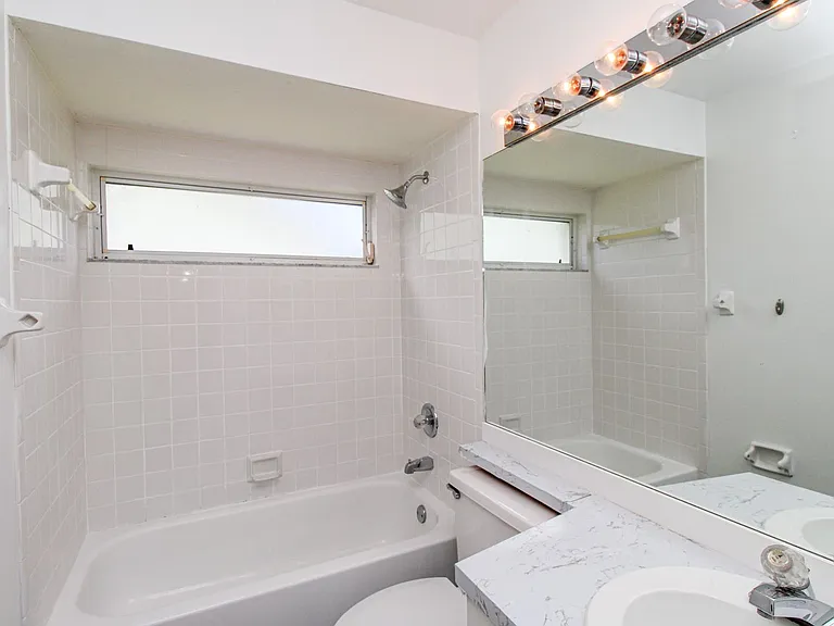 10201 Regent Cir — Photo 29