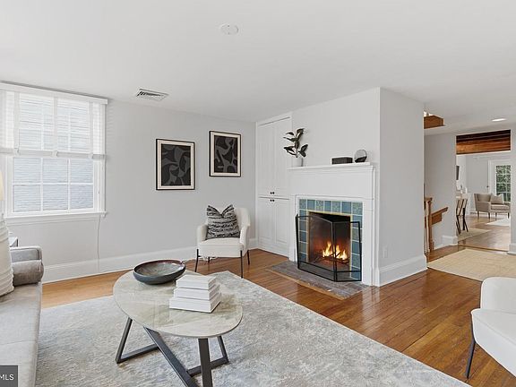 5th image of 2719 Dumbarton St NW