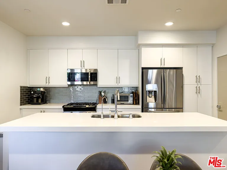 2111 N Cahuenga Blvd #2 — Photo 15