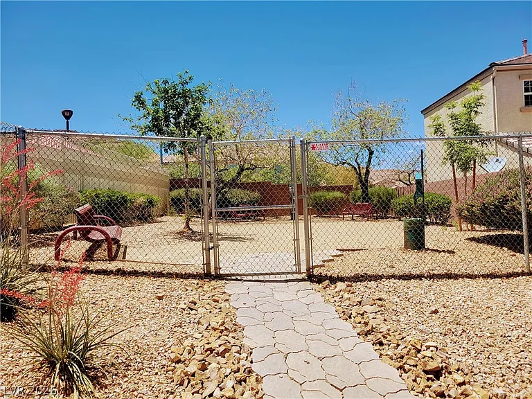 9275 Hollander Ave — Photo 35