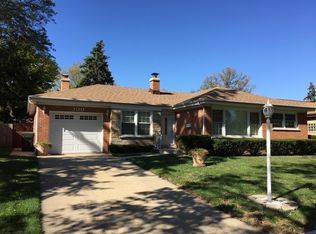 300 Cambridge Rd, Des Plaines, IL 60016