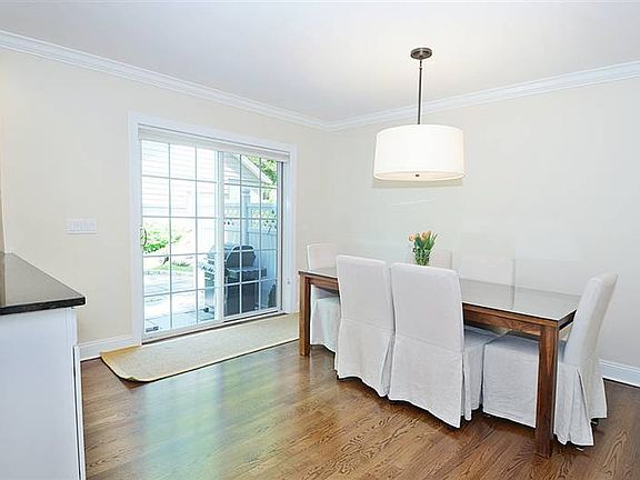 4th image of 86 Forest St