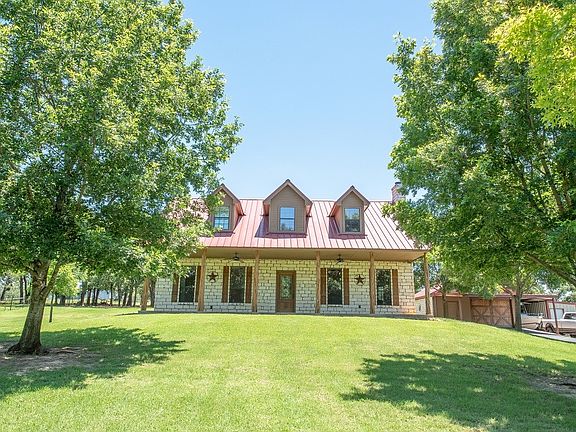 3rd image of 121 Sunny Oaks Ct