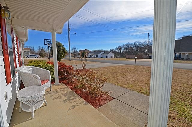 1st image of 2015 Ravenwood Dr