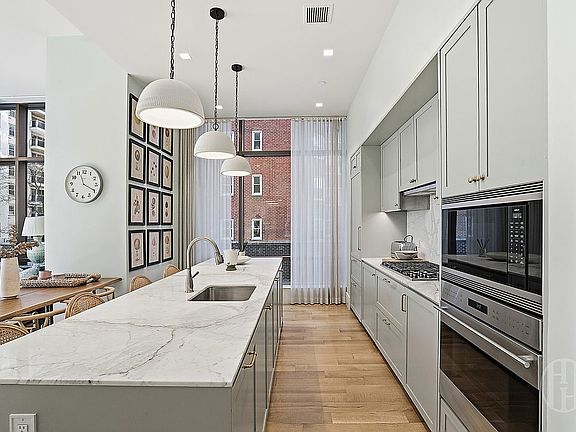 3rd image of 215 E 19th St #2B