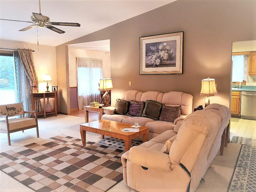 4 bed, 1800 sqft, $2,800 — Photo 3