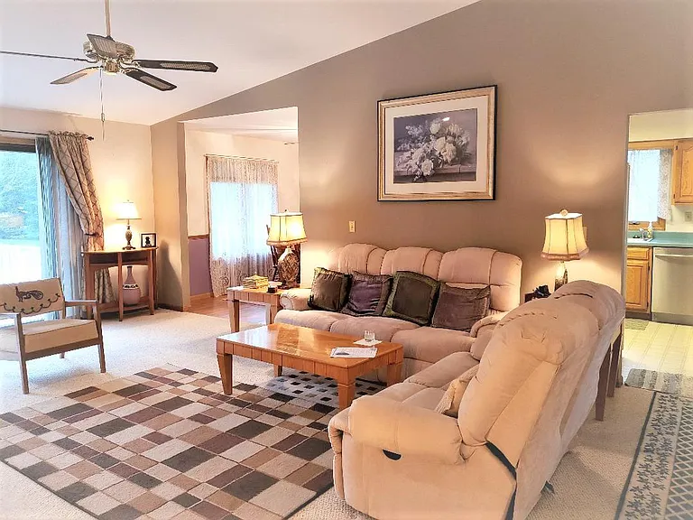 416 Red Wing Ln — Photo 3