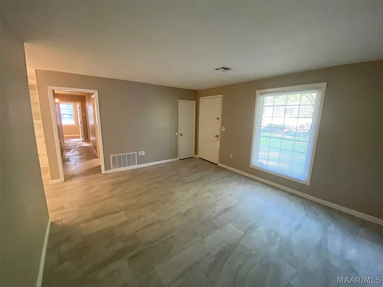 3540 Farwood Dr — Photo 3