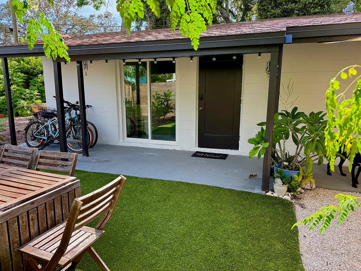 Front of the back cottage for rent. - 6256 3rd Ave S