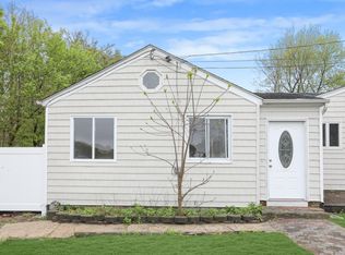 2 Fry Blvd, Patchogue, NY 11772