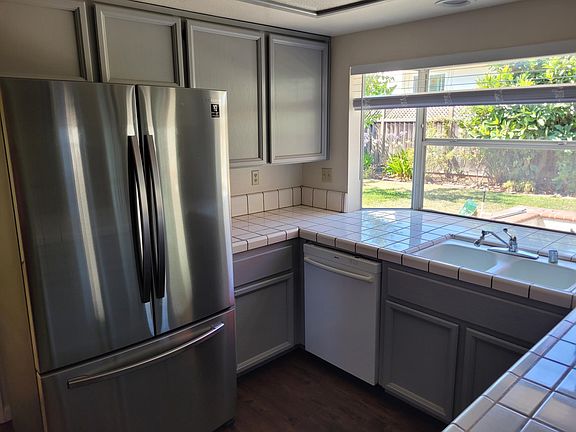 3rd image of 795 Mary Caroline Dr