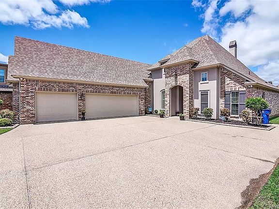 3rd image of 694 Dumaine Dr #4