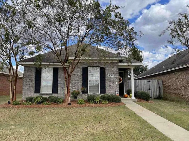 8708 Lindsey Ln — Photo 1