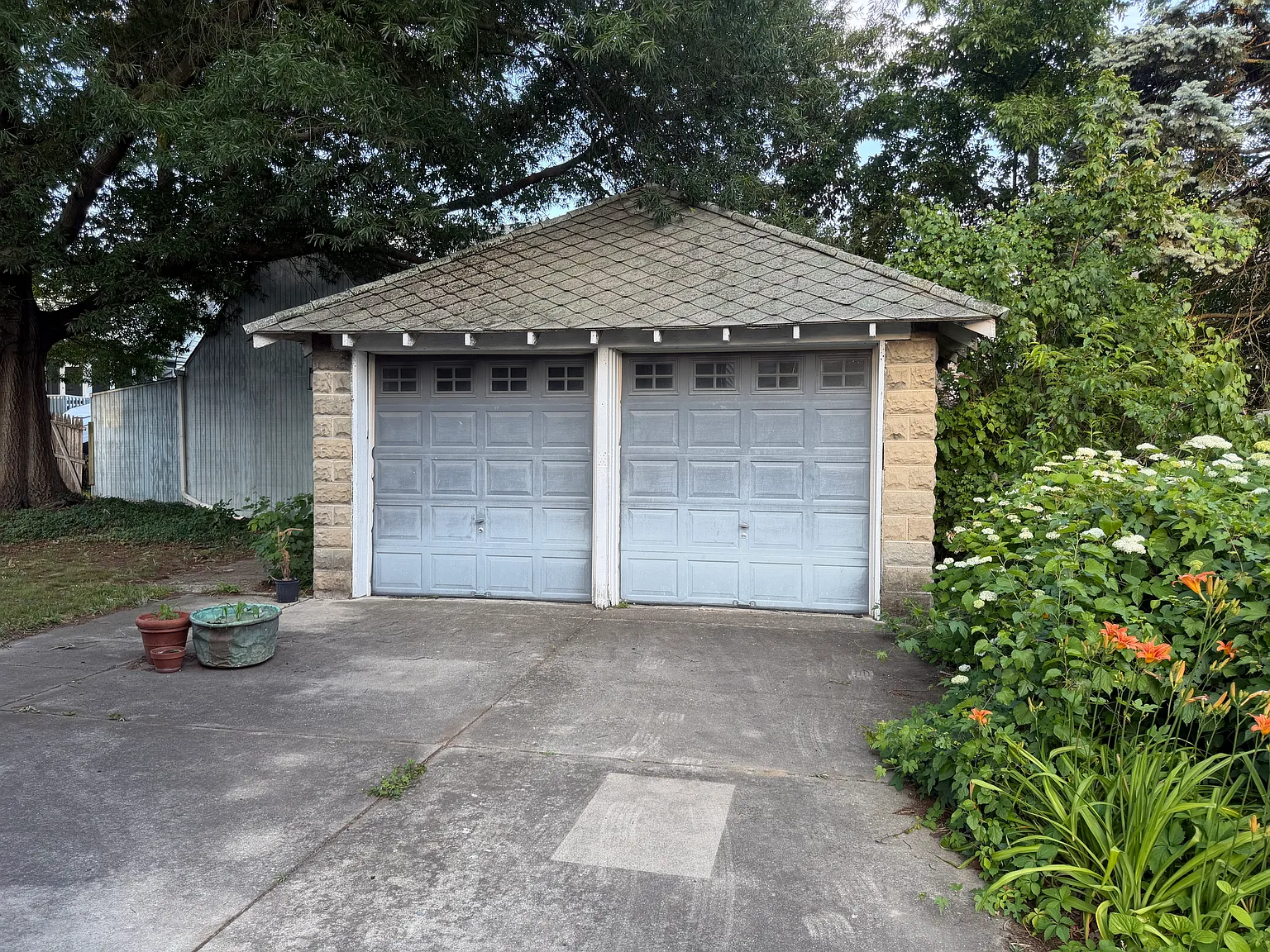 2 bed, 1000 sqft, $1,850 — Photo 2