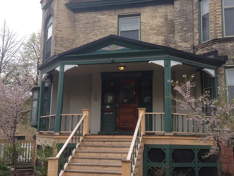 121 Madison Ave SE #4 — Photo 1