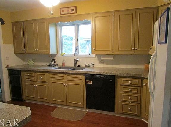 5th image of 904 Hastings Ave
