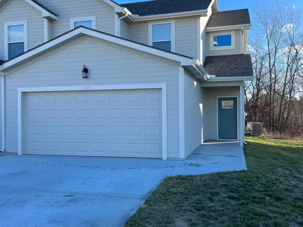 135 N McGee St, Tonganoxie, KS 66086