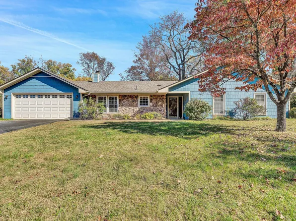 8140 Running Deer Ln, Roanoke, VA 24019